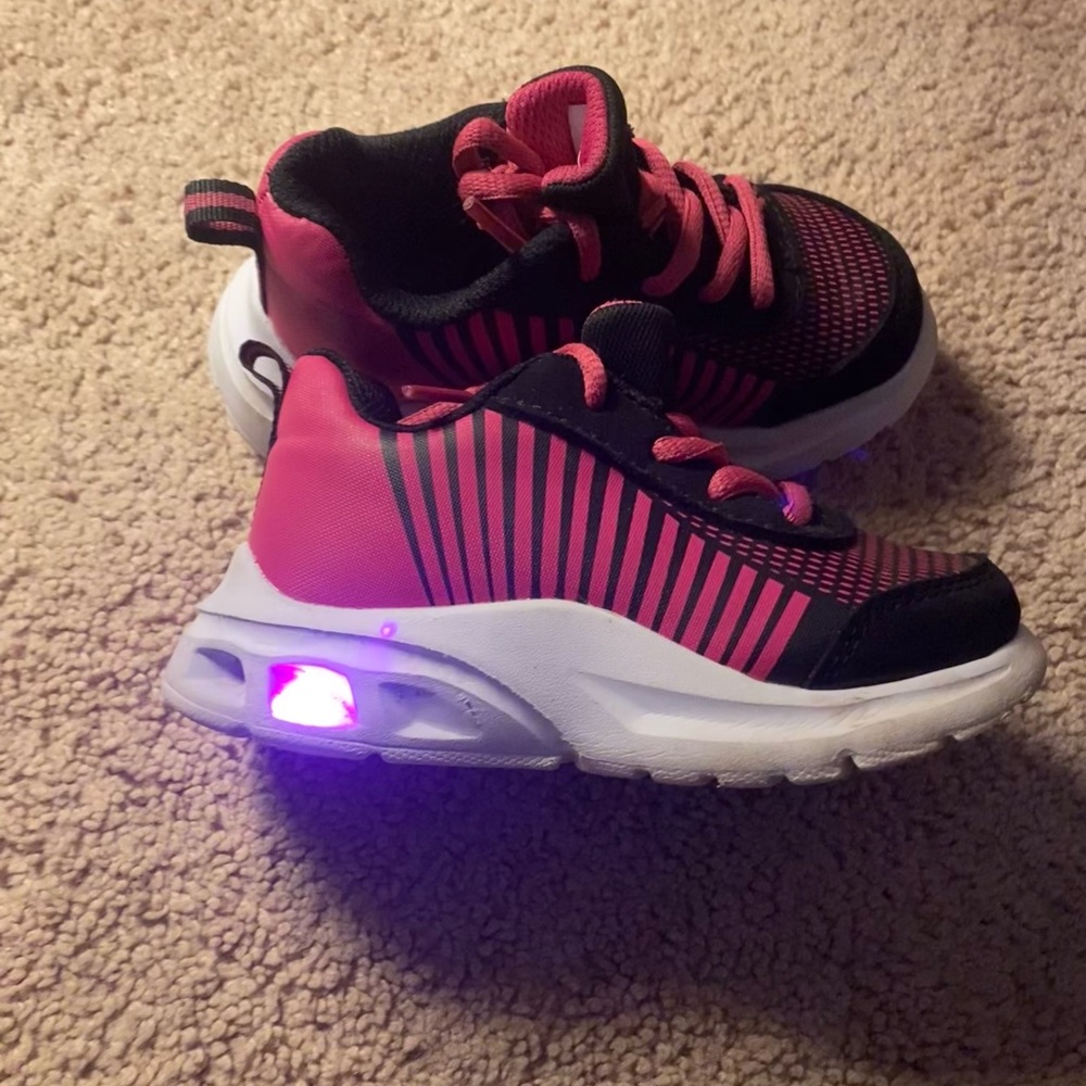 COPY - Toddler girls light up sneakers size 8